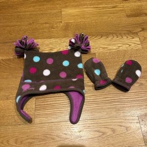 Old Navy baby girl hat and mitten set size XS